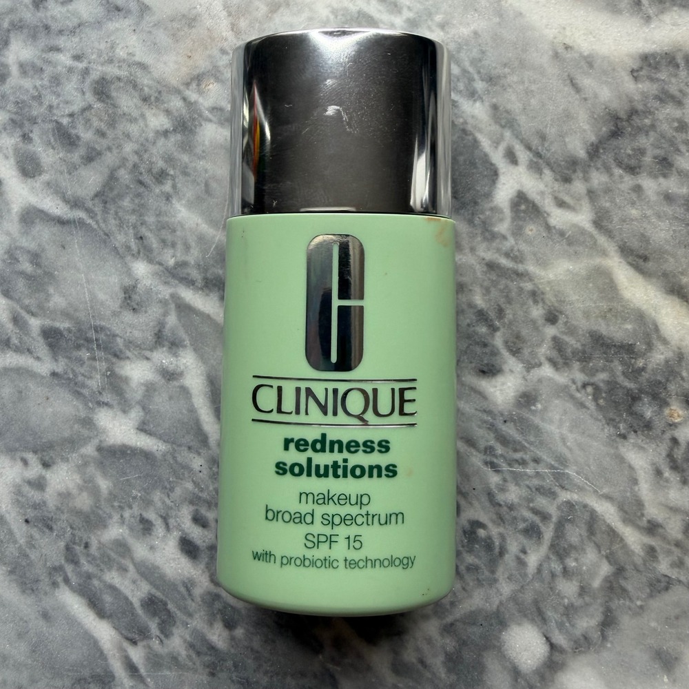 Clinique Redness Solutions Makeup Foundation SPF 15 - CN 28 Calming Ivory